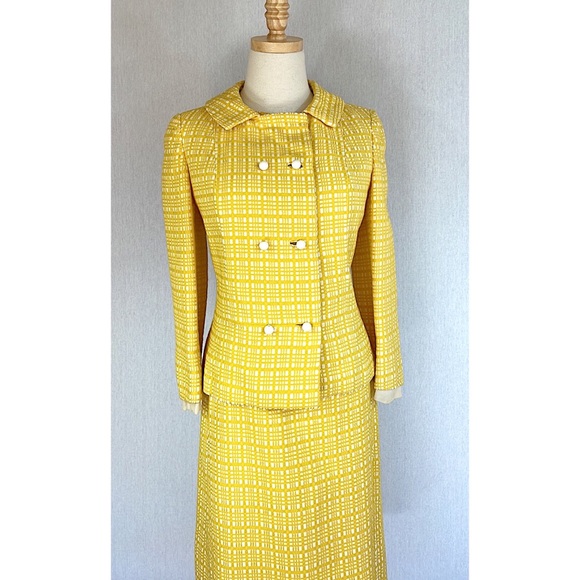 1960s-Inspired Yellow Shift Dress Suit - Picture 2 of 16